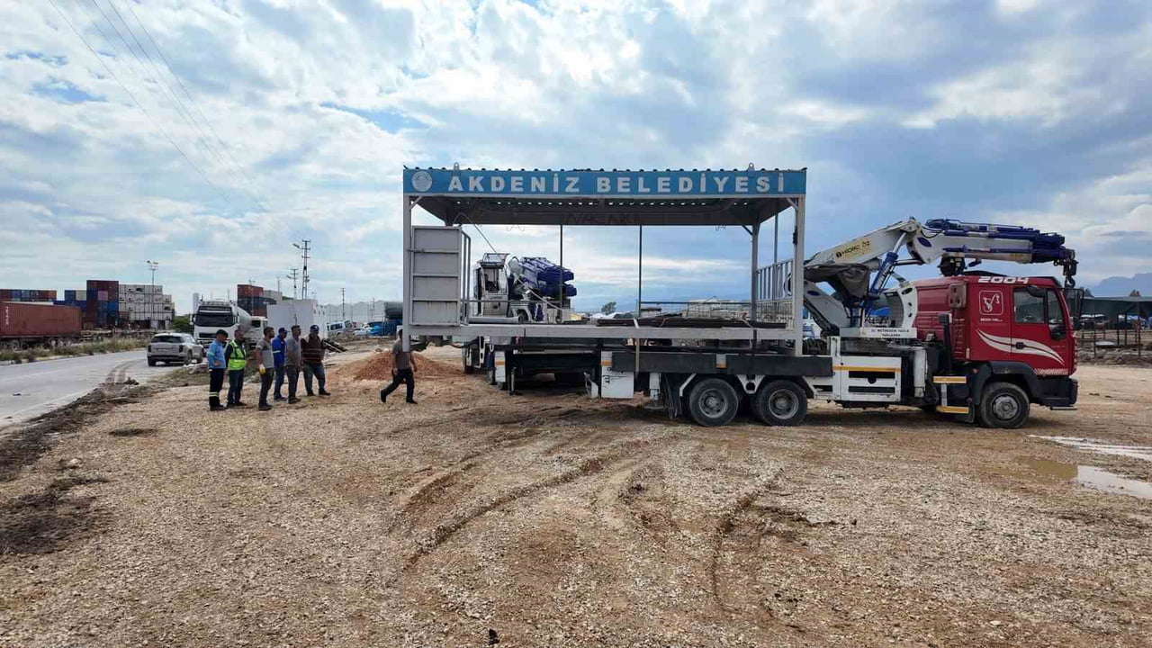 MERSİN'İN MERKEZ İLÇE AKDENİZ BELEDİYESİ, VATANDAŞLARIN KURBAN BAYRAMI İBADETLERİNİ SAĞLIKLI...