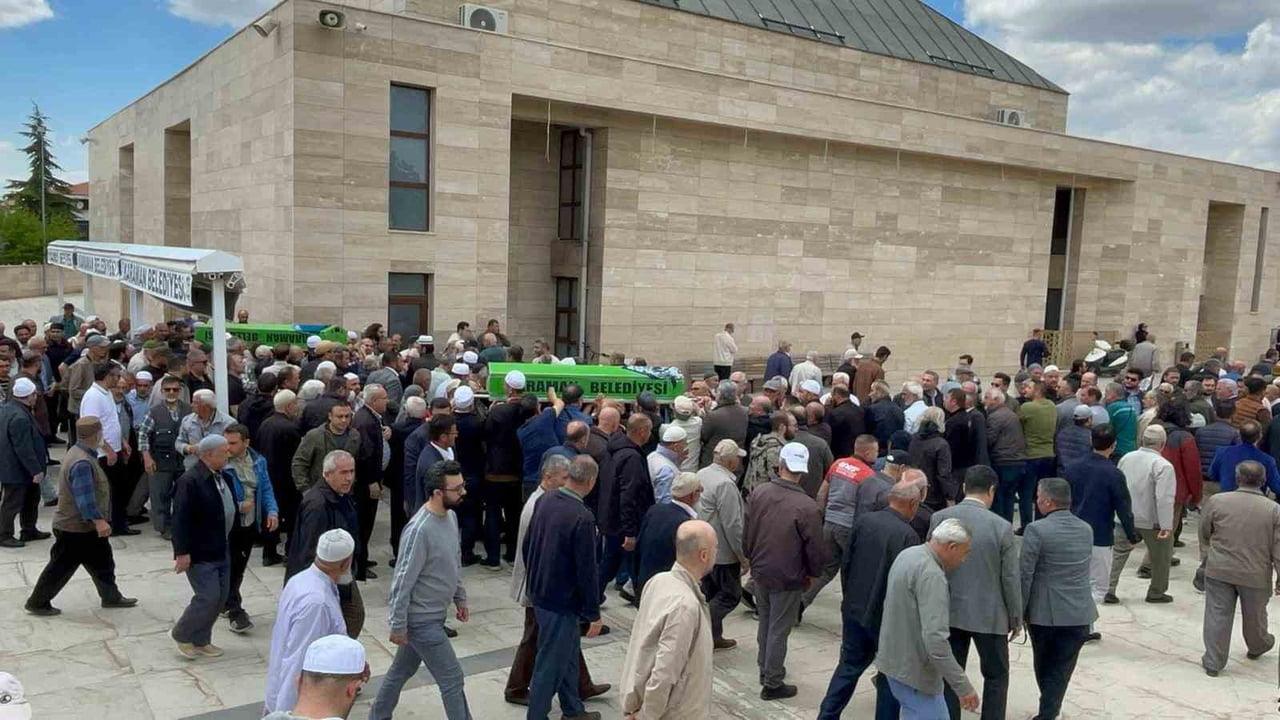 MERSİN'İN MUT İLÇESİNDE TIR İLE OTOMOBİLİN ÇARPIŞMASI SONUCU MEYDANA GELEN KAZADA HAYATINI...