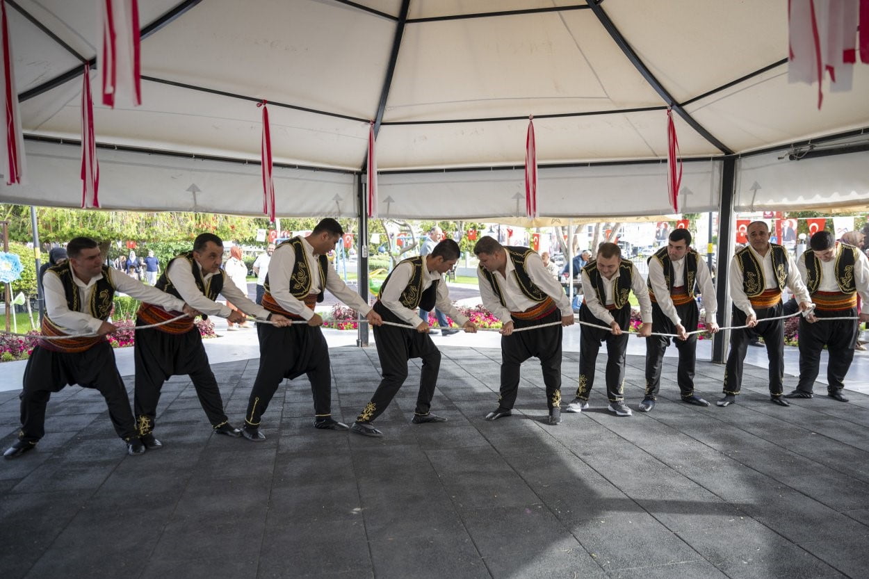 MERSİN BÜYÜKŞEHİR BELEDİYESİ, ENGELLİLER HAFTASI KAPSAMINDA ÇİMSA İŞ BİRLİĞİYLE DÜZENLENEN TÖRENDE...