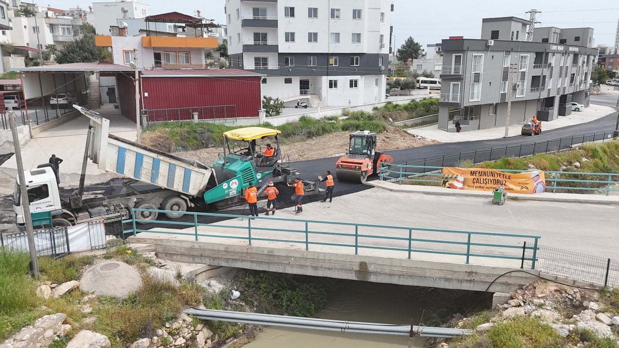 MERSİN BÜYÜKŞEHİR BELEDİYESİ, SİLİFKE İLÇESİNE BAĞLI SARICALAR MAHALLESİ’NDE YÜRÜTTÜĞÜ ASFALT...