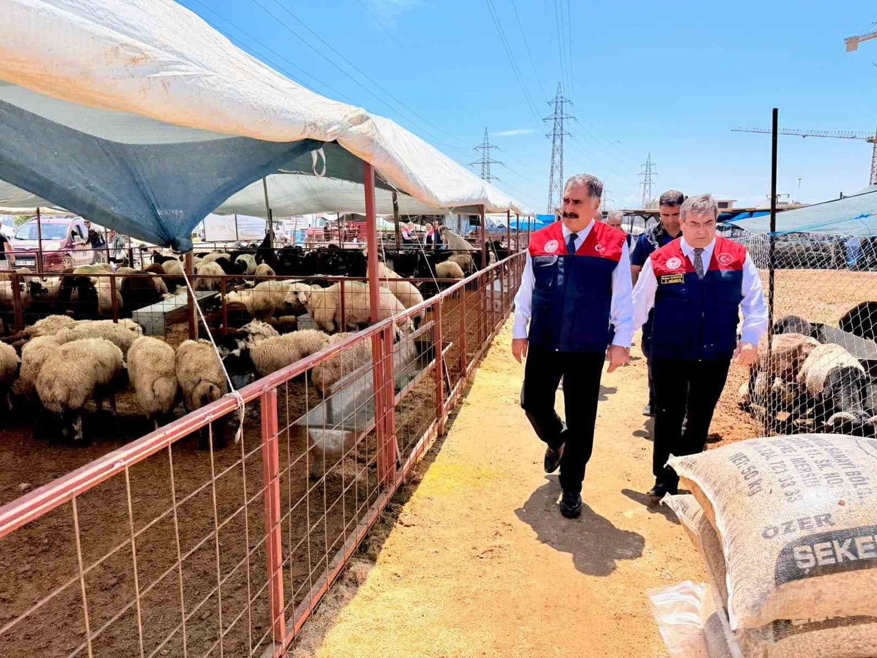 MERSİN’DE KURBAN BAYRAMI ÖNCESİ VATANDAŞLARIN GÜVENLİ, HUZURLU VE HİJYENİK ORTAMDA ALIŞVERİŞ...