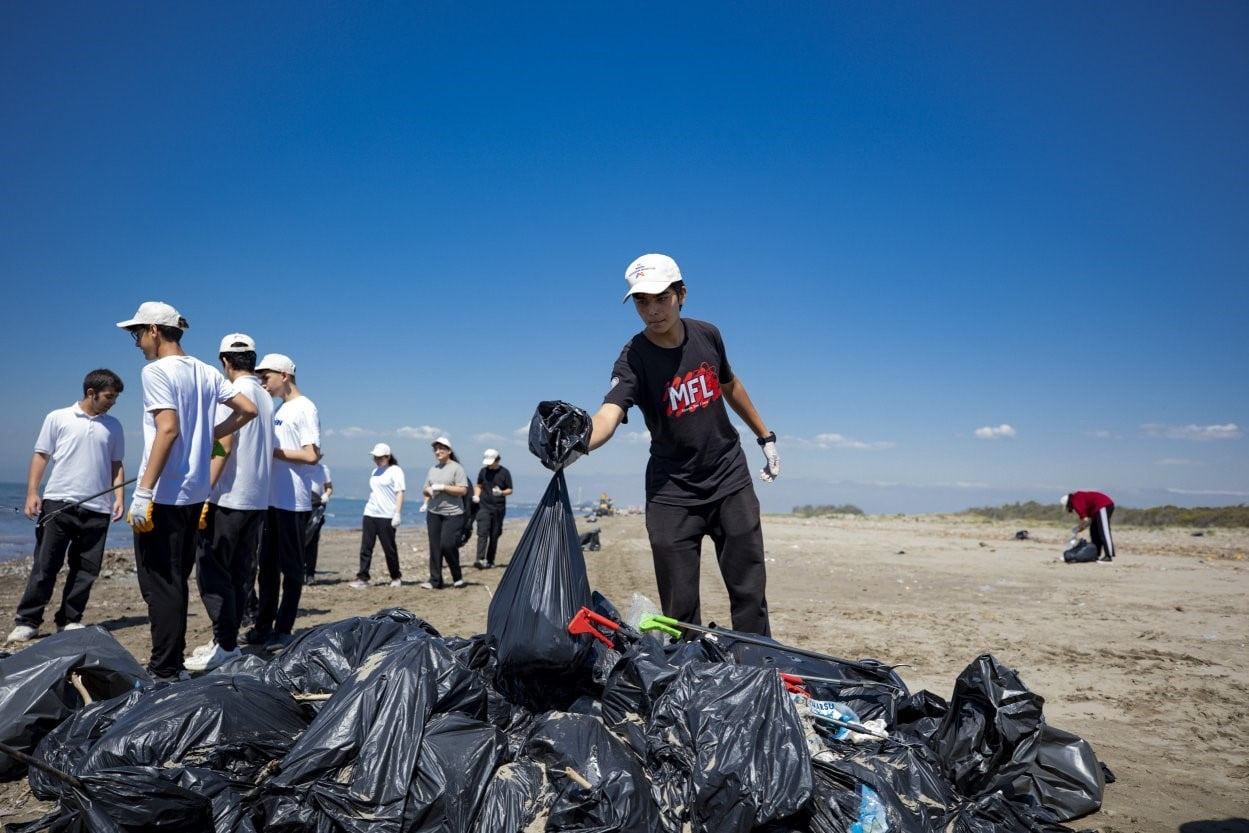 MERSİN’DE LİSE ÖĞRENCİLERİ, BÜYÜKŞEHİR BELEDİYESİ KOORDİNESİNDE ADANALIOĞLU SAHİLİNDE DÜZENLENEN...