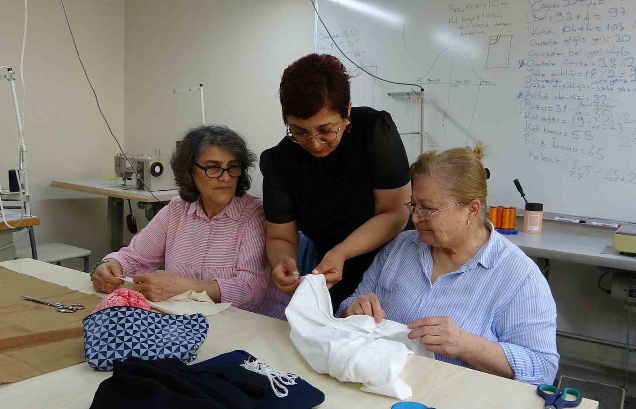 MERSİN’DE ÖĞRETMENLİK HAYALİNDEN VAZGEÇMEYEN 42 YAŞINDAKİ MÜNEVVER AKKEÇECİ, 20’NCİ KEZ GİRDİĞİ...