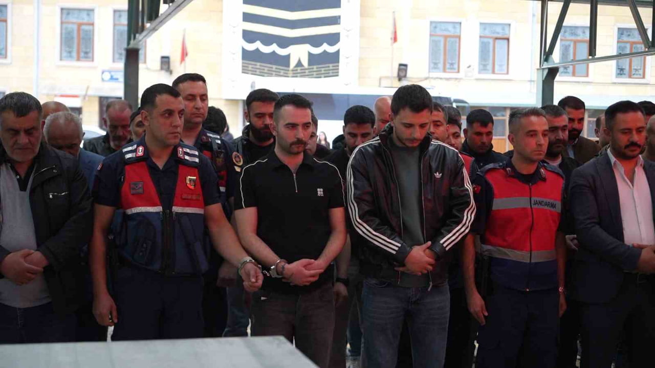 MERSİN’DE ÖLDÜRÜLEN TIR ŞOFÖRÜ NİĞDE’DE TOPRAĞA VERİLDİ