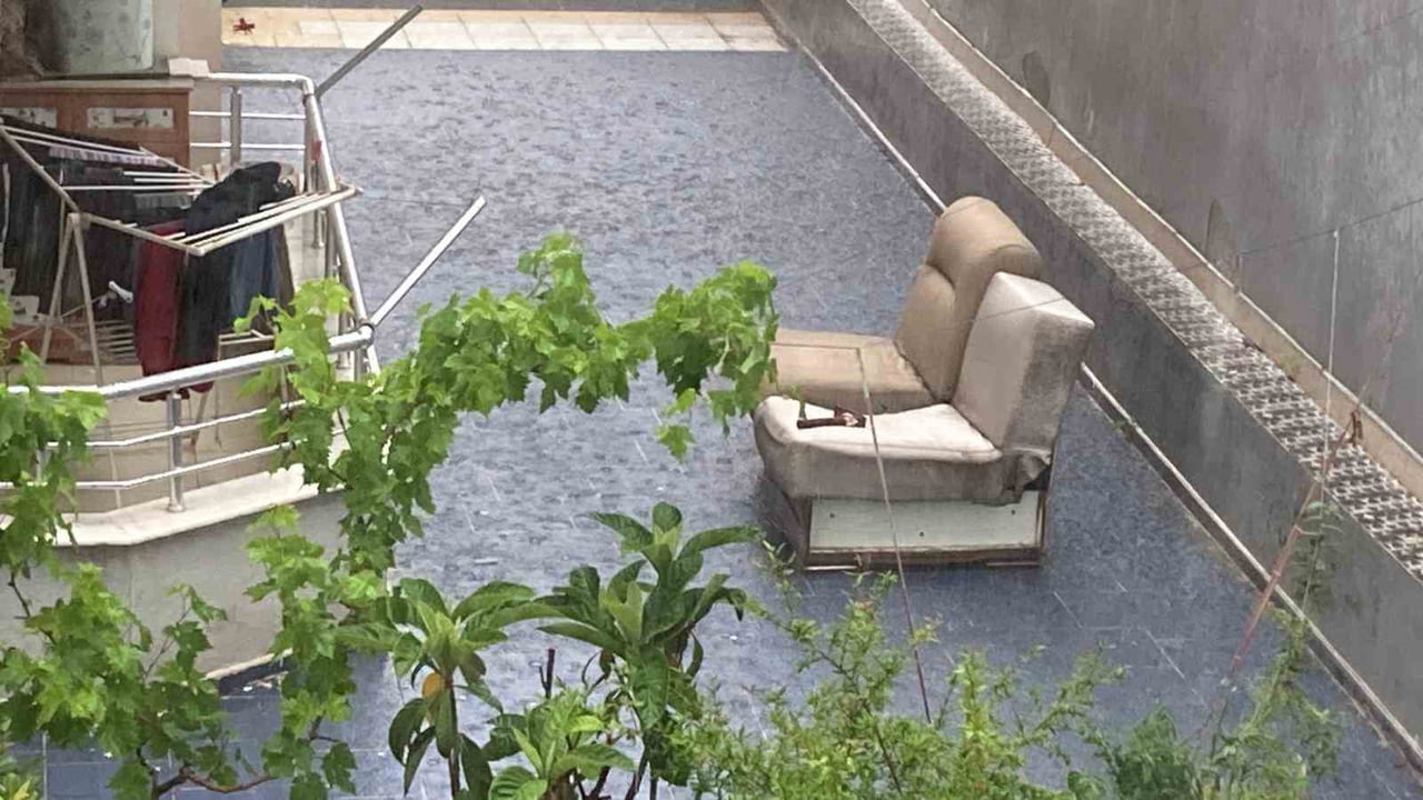 MERSİN GENELİNDE YAĞIŞLI HAVA ETKİLİ OLDU. YAĞIŞLI HAVANIN ETKİLİ OLDUĞU İLÇELERDEN ANAMUR'DA SEL...