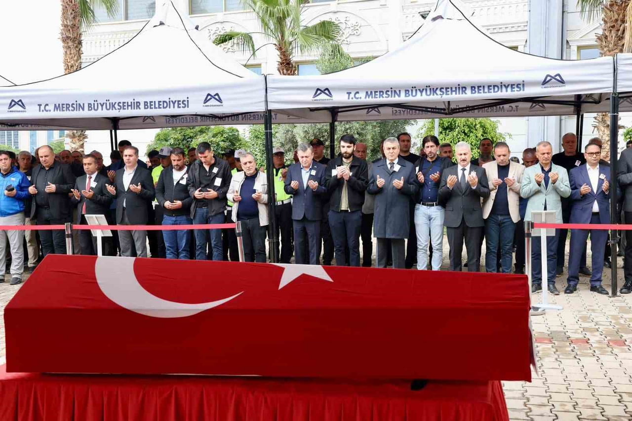 MERSİN İL EMNİYET MÜDÜRLÜĞÜ'NDE GÖREVLİ 54 YAŞINDAKİ KOMİSER FERİT ASLAN KALP KRİZİ SONUCU...