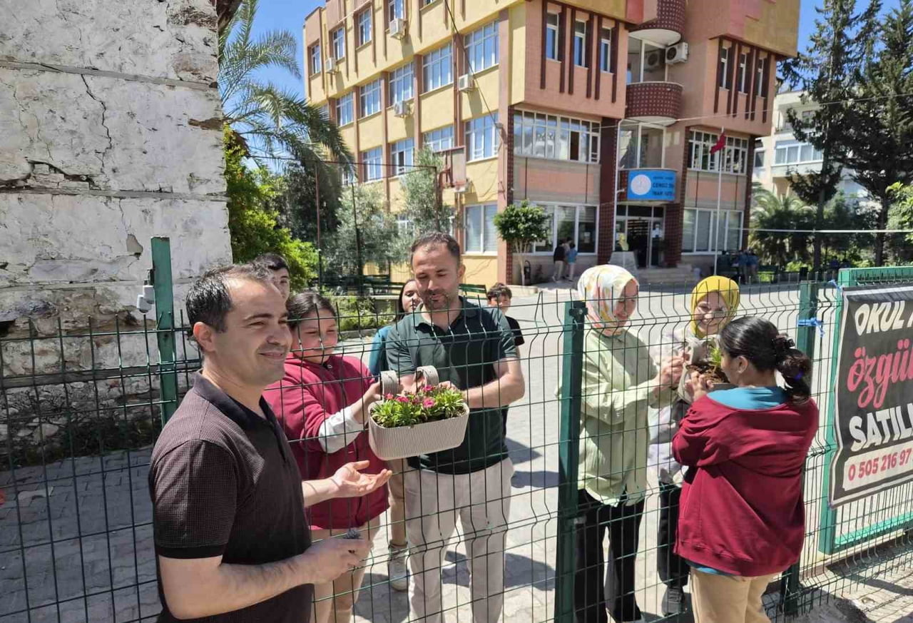 MERSİN’İN ANAMUR İLÇESİNDE, CENGİZ TOPEL İMAM HATİP ORTAOKULU TARAFINDAN DÜZENLENEN FARKINDALIK...