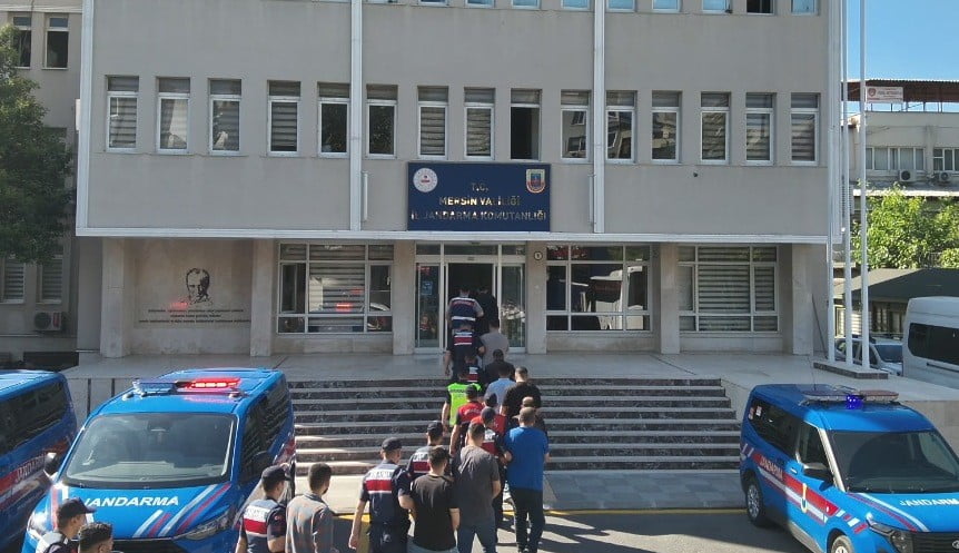 MERSİN MERKEZLİ 7 İLDE DÜZENLENEN YASA DIŞI BAHİS OPERASYONUNDA GÖZALTINA ALINAN 40 ŞÜPHELİDEN...