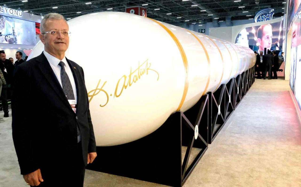 MERSİN ORGANİZE SANAYİ BÖLGESİ BAŞKANI SABRİ TEKLİ, SAHA EXPO 2026’YA MERSİN PAVİLYONU ÇATISI...