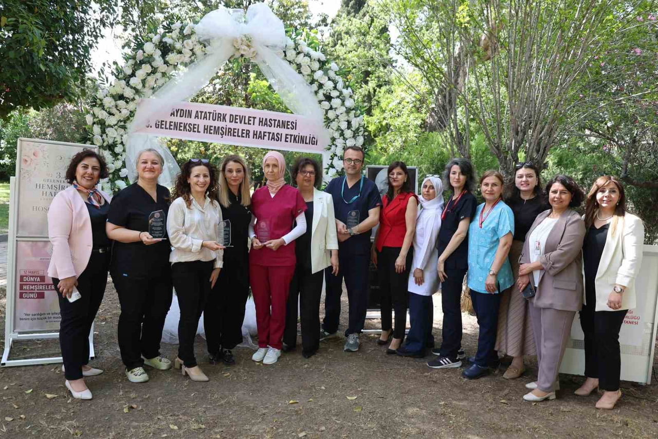 MESLEKTE 36’INCI YILINI TAMAMLAYAN HEMŞİRELERE PLAKET TAKDİM EDİLDİ