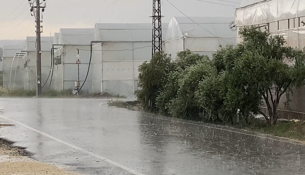 METEOROLOJİ’NİN YAPTIĞI KUVVETLİ YAĞIŞ UYARISININ ARDINDAN MERSİN’İN ERDEMLİ İLÇESİNDE BEKLENEN...