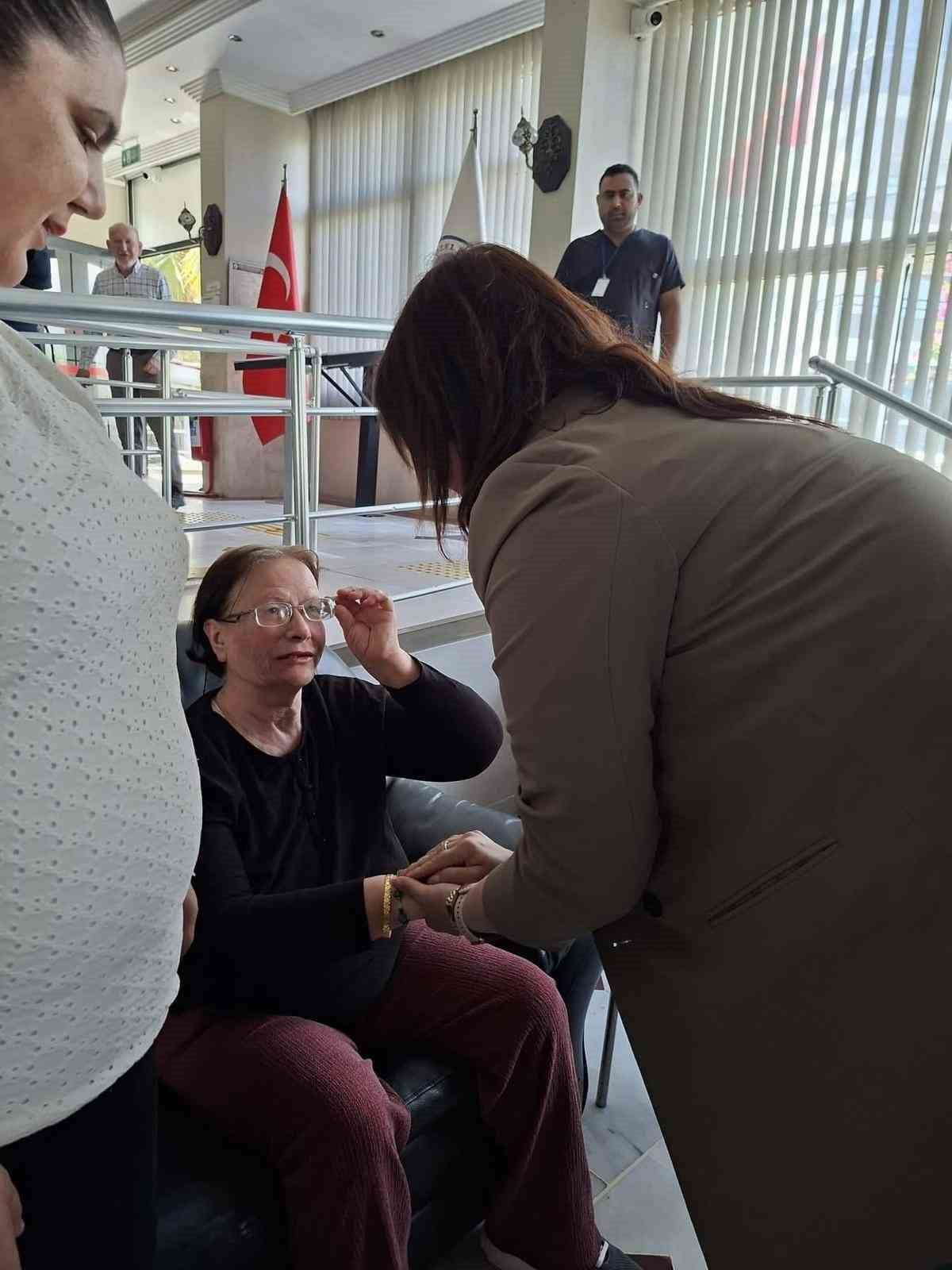MHP KUŞADASI TEŞKİLATI ANNELER GÜNÜ’NDE SAHADAYDI