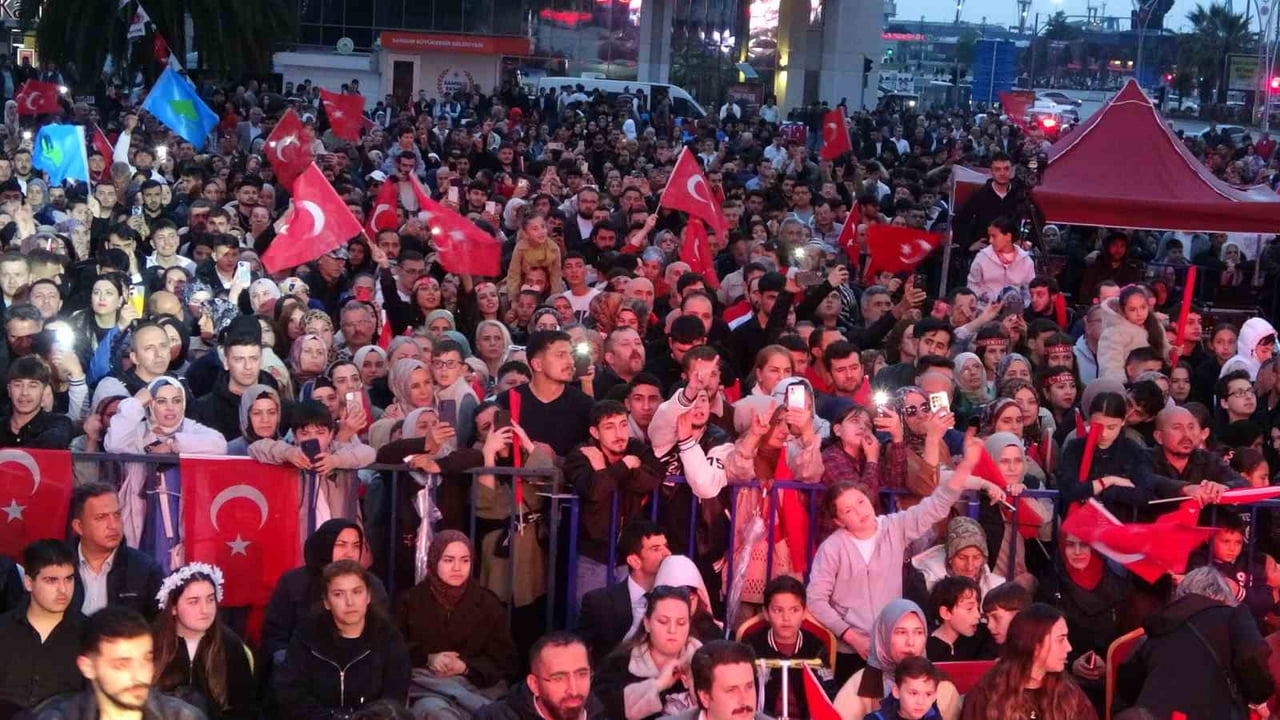 MHP SAMSUN İL BAŞKANLIĞI TARAFINDAN DÜZENLENEN ANNELER GÜNÜ KONSERİ BİNLERCE VATANDAŞIN...