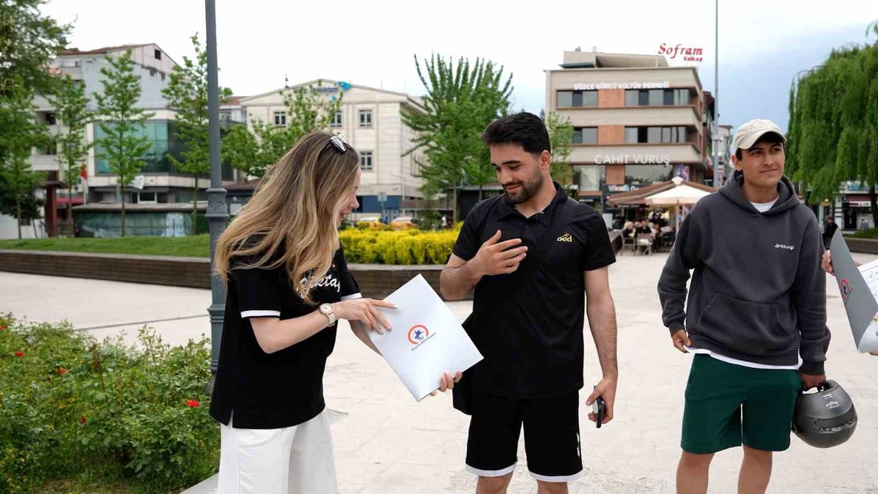 MİLLET BAHÇESİ VE ANITPARK MEYDANI’NDA GERÇEKLEŞTİRİLEN ETKİNLİKLERDE VATANDAŞLARIN ENGELLİ...