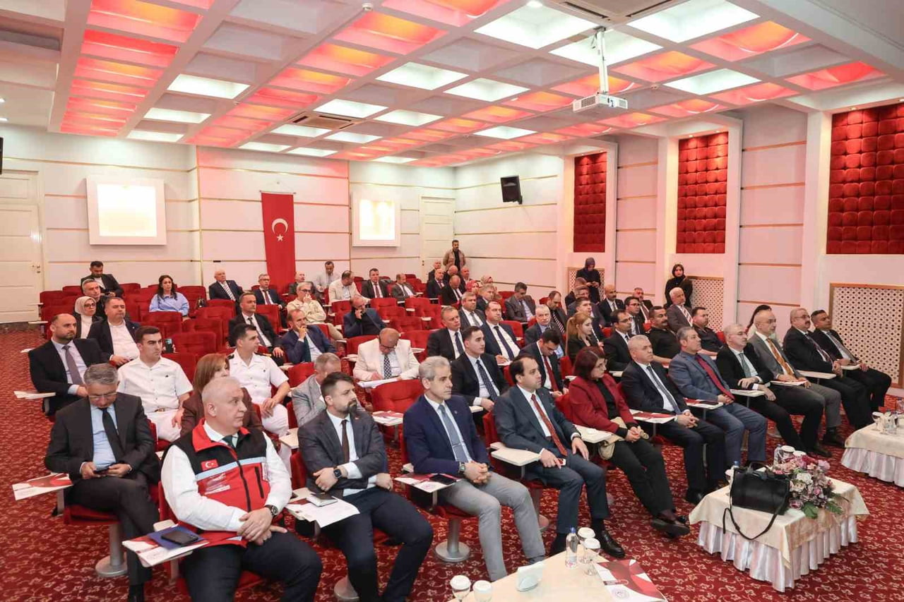 MİLLÎ AİLE HAFTASI KAPSAMINDA DÜZENLENEN AÇILIŞ PROGRAMINDA AİLE YAPISININ KORUNMASI VE...