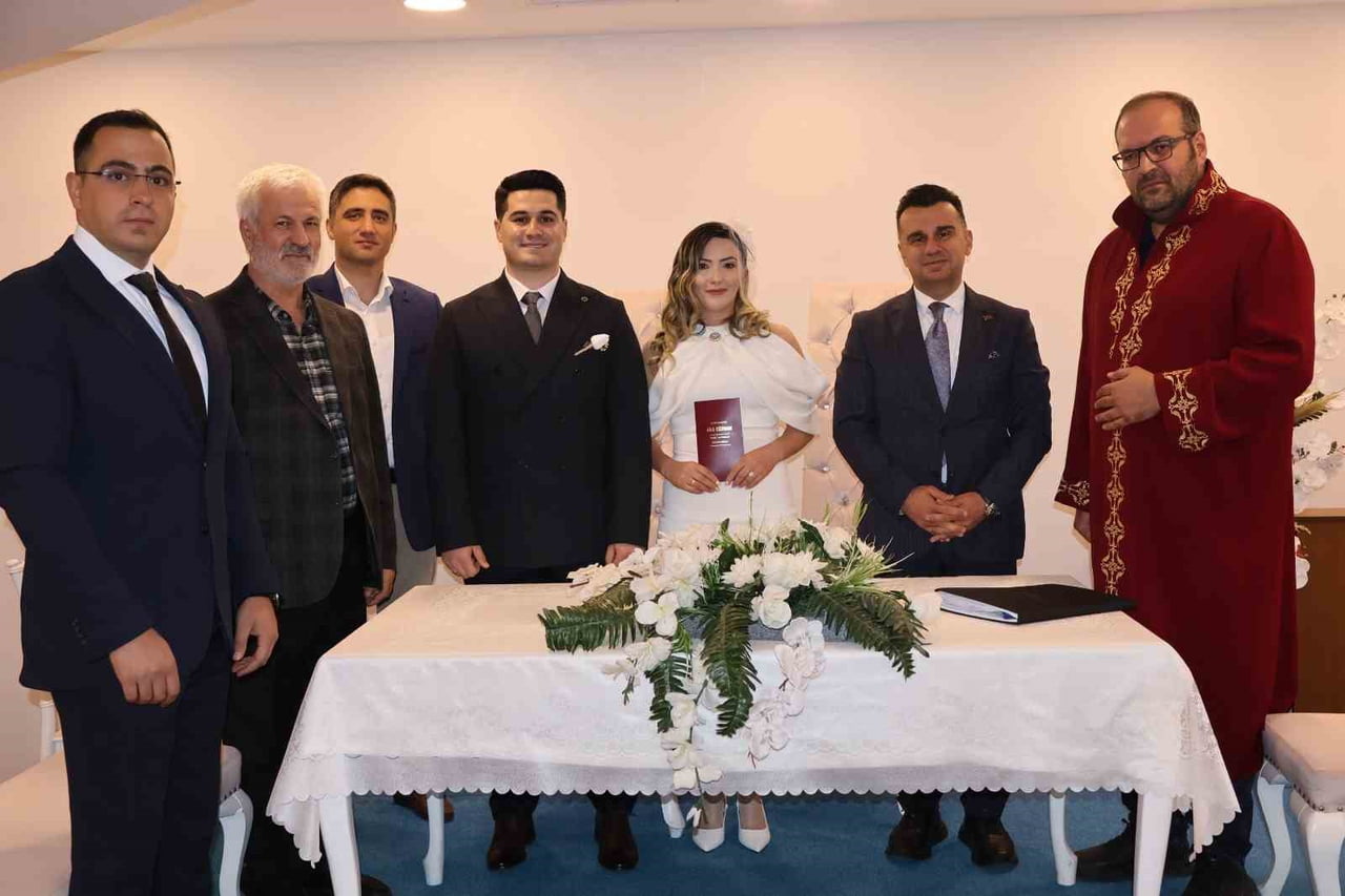 MİLLİ AİLE HAFTASI KAPSAMINDA HAYATLARINI BİRLEŞTİREN DUYGU VE UĞUR ÇİFTİNİN NİKÂH TÖRENİ, AZİZİYE...