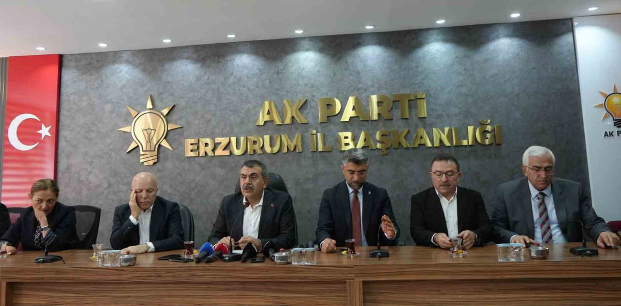 MİLLİ EĞİTİM BAKANI PROF. DR. YUSUF TEKİN, ERZURUM’DA AK PARTİ İL BİNASINDA PARTİLİLERLE BİR ARAYA...