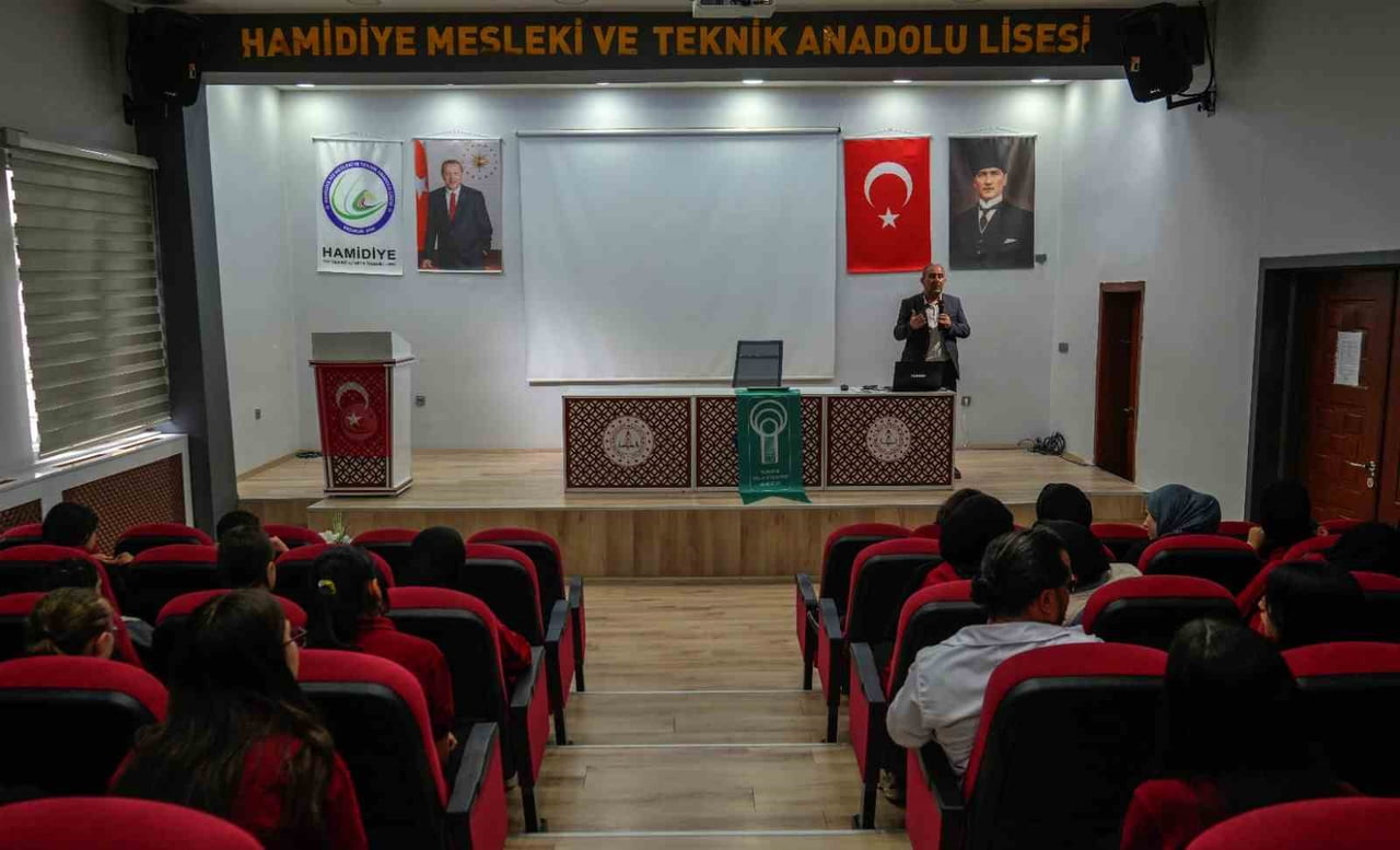 MİLLİ EĞİTİM BAKANLIĞI’NIN "DİLİMİZİN ZENGİNLİKLERİ" PROJESİ KAPSAMINDA, ERZURUM’DA GAZETECİ NİHAT...
