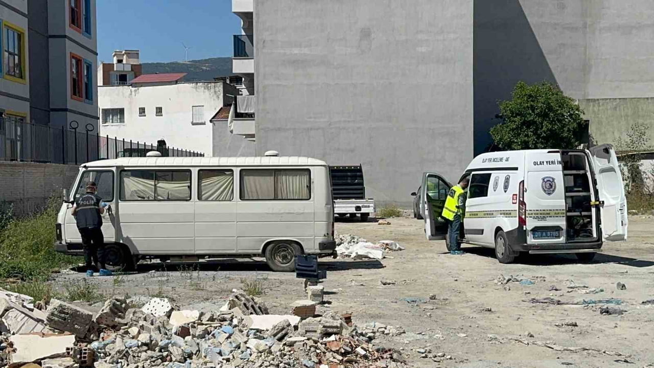 MİNİBÜS İÇİNDE ÖLÜ BULUNDU