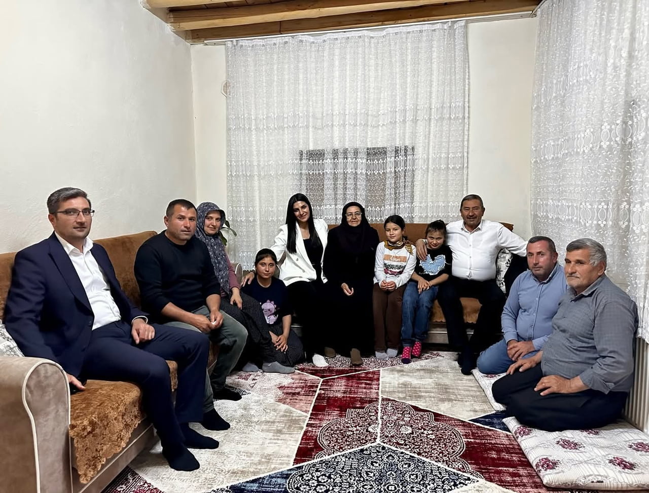 MİNİK ÖĞRENCİNİN DAVETİNE BAŞKAN BOZKURT’TAN ANLAMLI ZİYARET