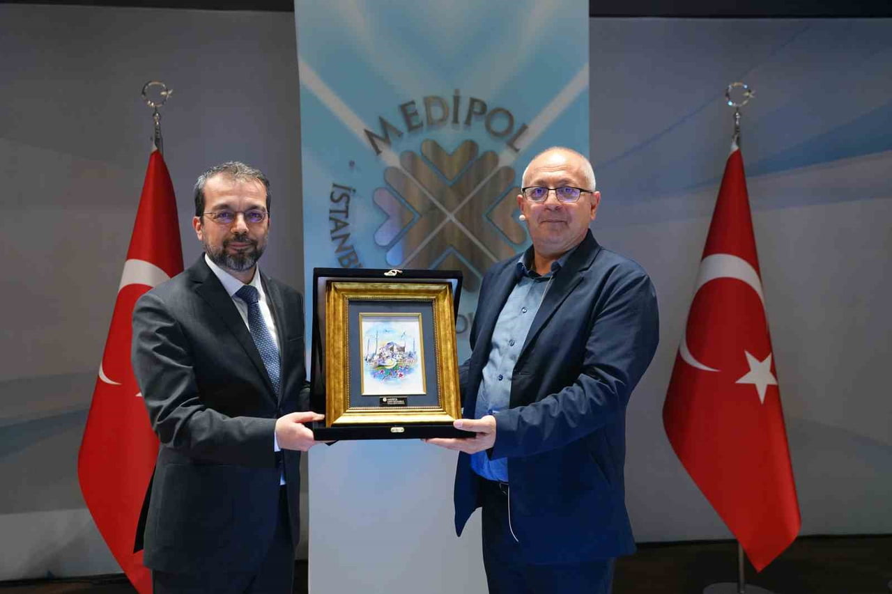 MODERN DÜNYA TARİHİ VE KÜRESEL İSLAM DÜŞÜNCESİ ALANINDAKİ ÇALIŞMALARIYLA TANINAN PROF. DR. CEMİL...
