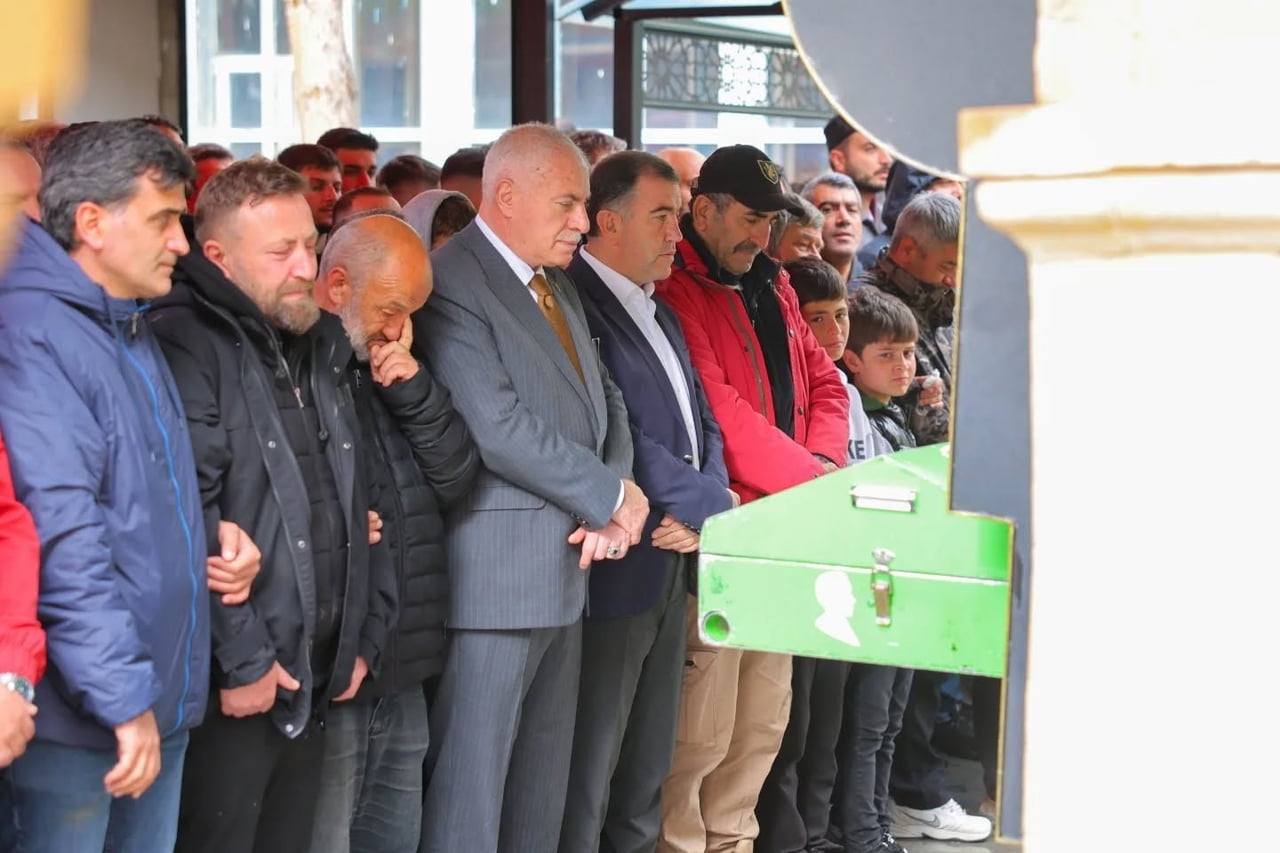 MOTOSİKLET KAZASINDA HAYATINI KAYBEDEN GENÇ SON YOLCULUĞUNA UĞURLANDI