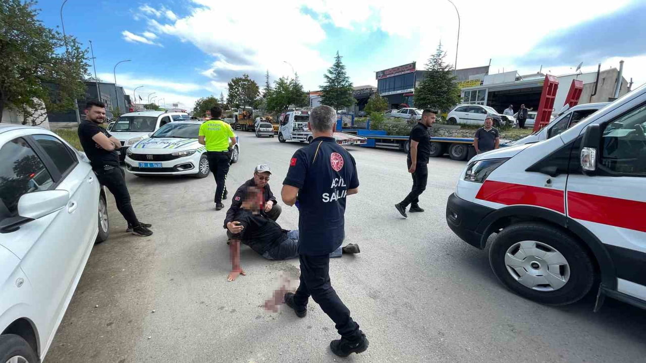 MOTOSİKLET, SÜRÜCÜSÜNÜN DİREKSİYON HAKİMİYETİNİ KAYBETMESİ SONUCU DEVRİLDİ. DEVRİLEN MOTOSİKLET...