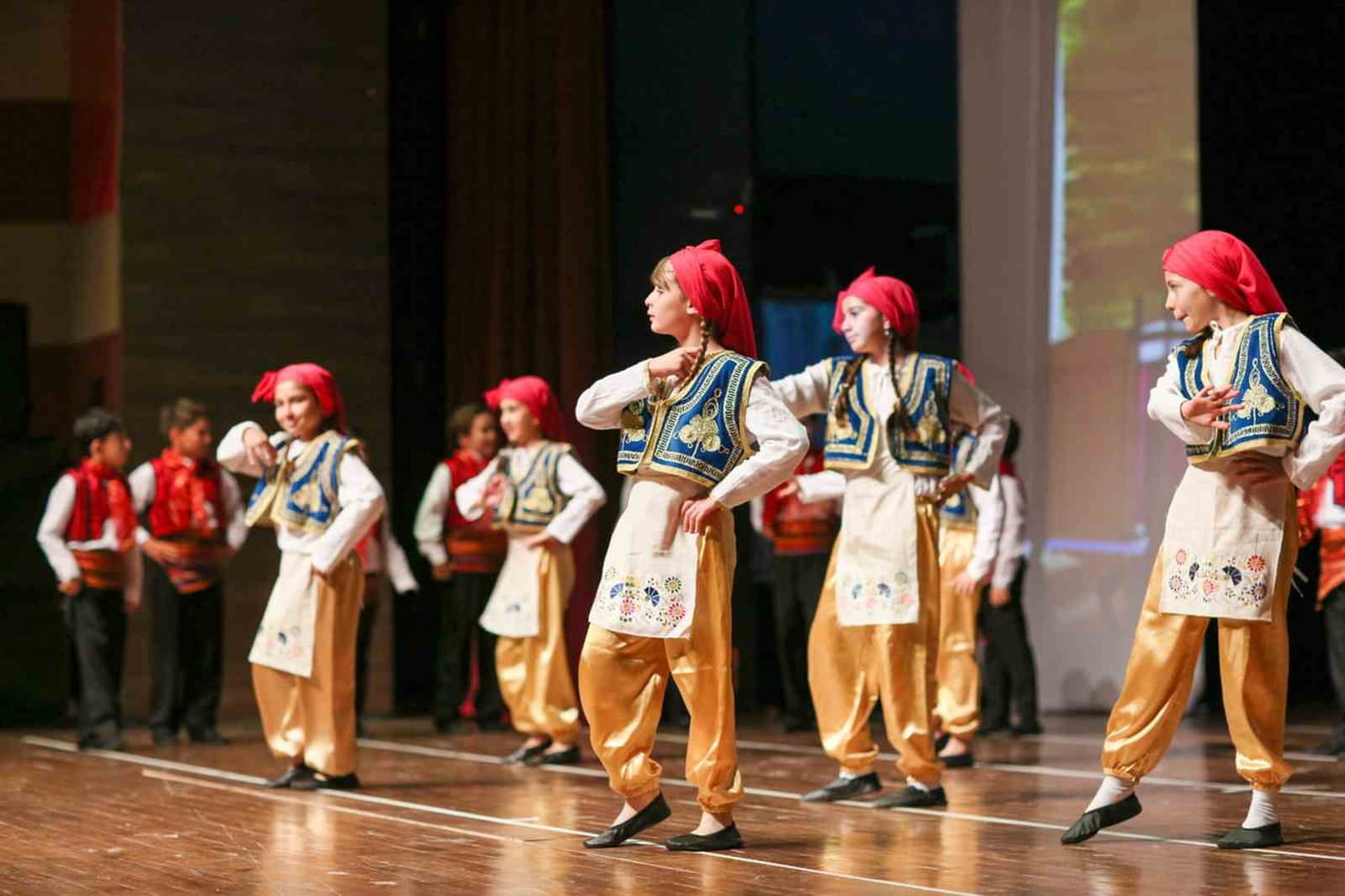 MTK KOLEJİ ÖĞRENCİLERİNDEN ‘ANADOLU’NUN RENKLİ ADIMLARI’ GÖSTERİSİ