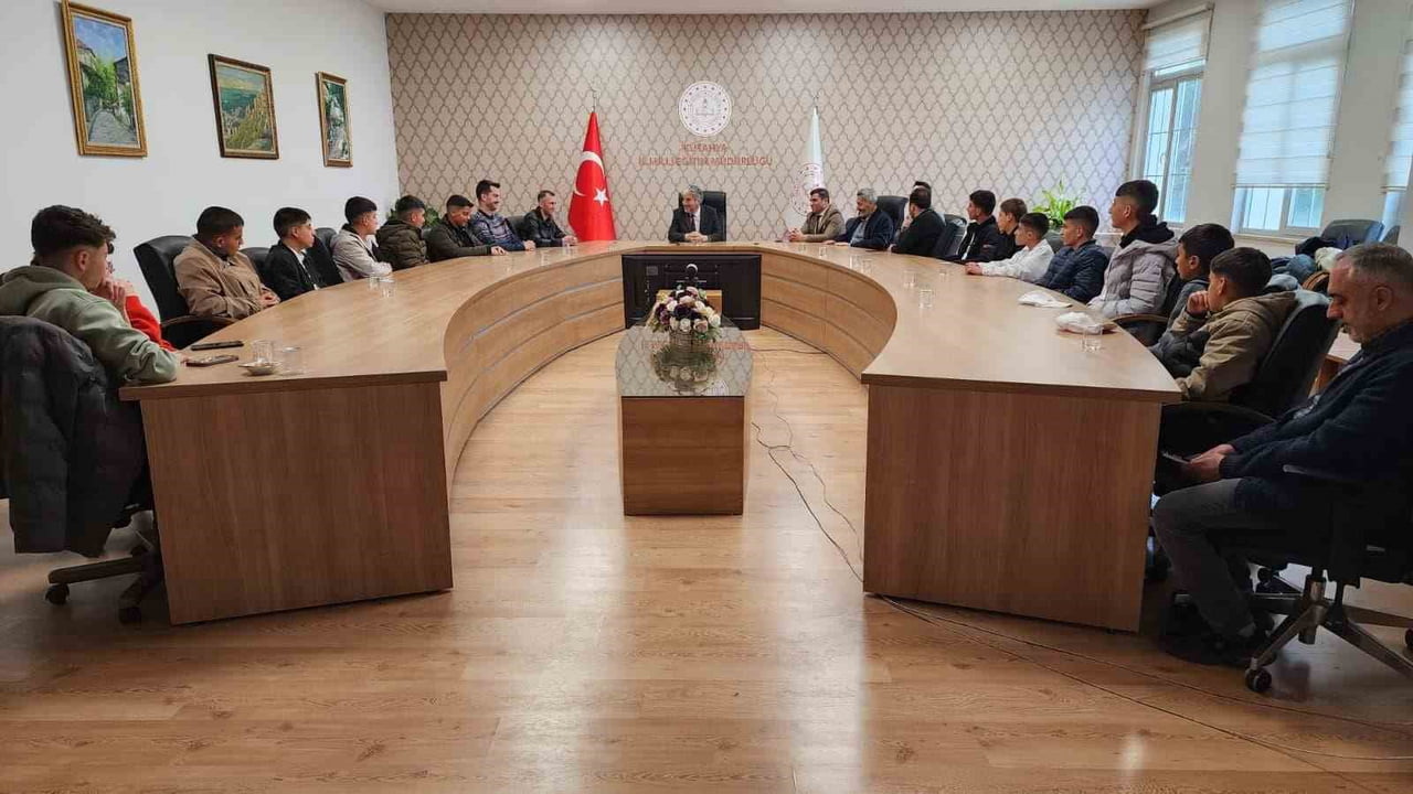 MÜDÜR YILMAZ, BİTLİSLİ ÖĞRENCİLERİ AĞIRLADI