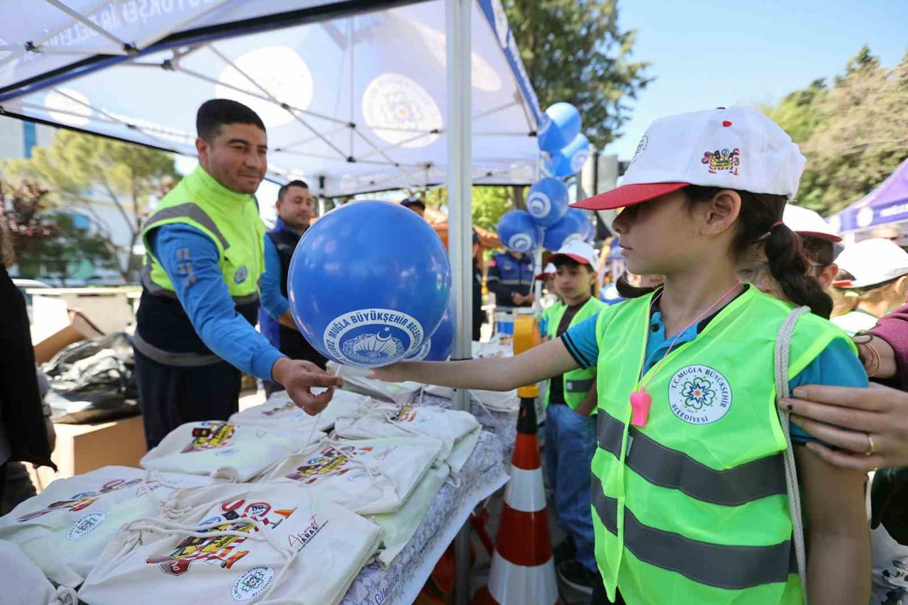 MUĞLA BÜYÜKŞEHİR BELEDİYESİ ZABITA DAİRESİ BAŞKANLIĞI TRAFİK GÜVENLİĞİNİ ARTIRMAK VE İLK YARDIM...