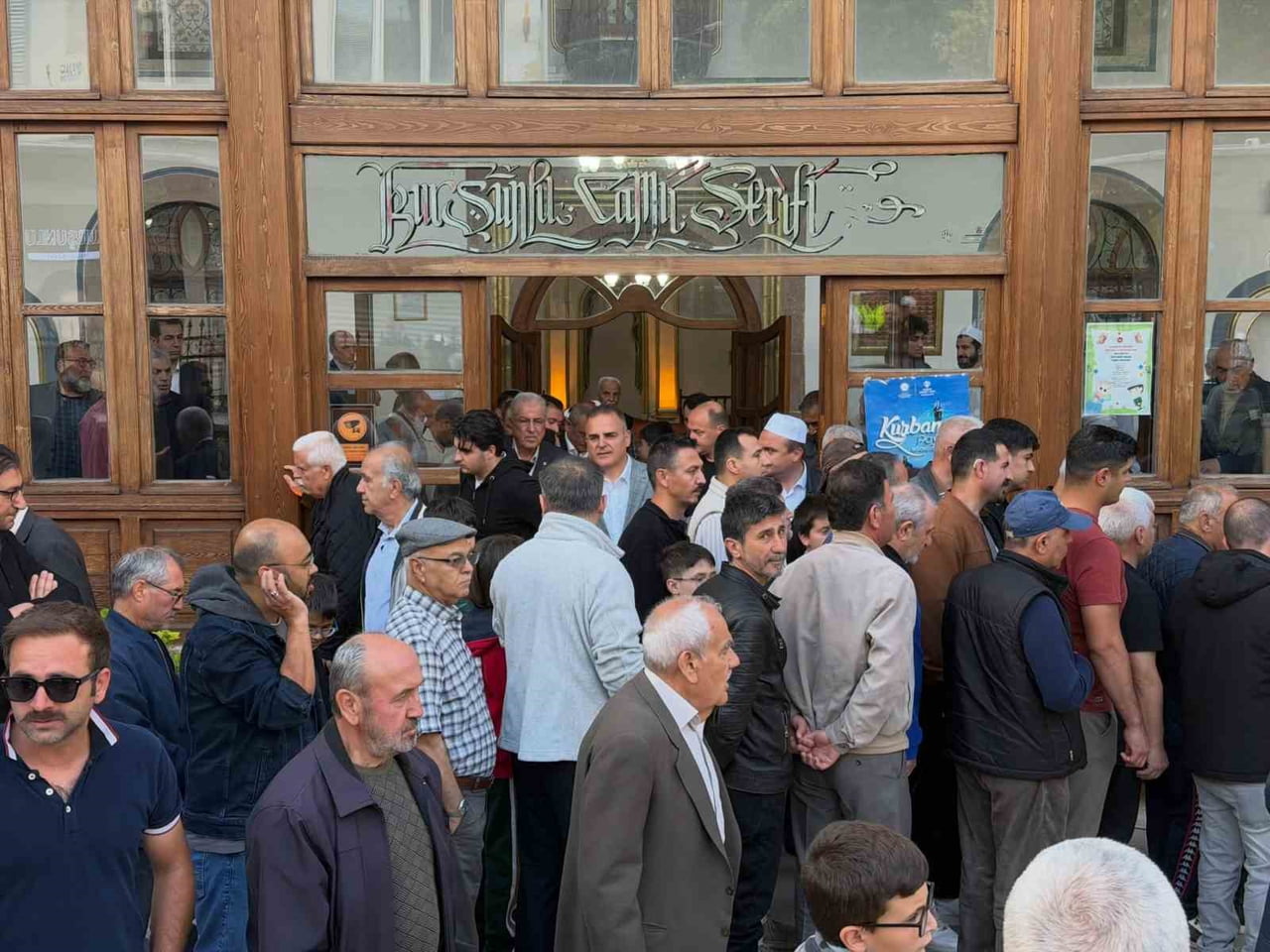 MUĞLA’DA BAYRAM COŞKUSU VALİ AKBIYIK VATANDAŞLARLA BAYRAMLAŞTI