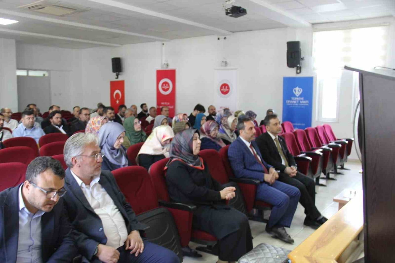 MUĞLA’DA GENÇLİK HİZMETLERİ MASAYA YATIRILDI "GENÇLİK BİR MİLLETİN İSTİKBALİDİR"