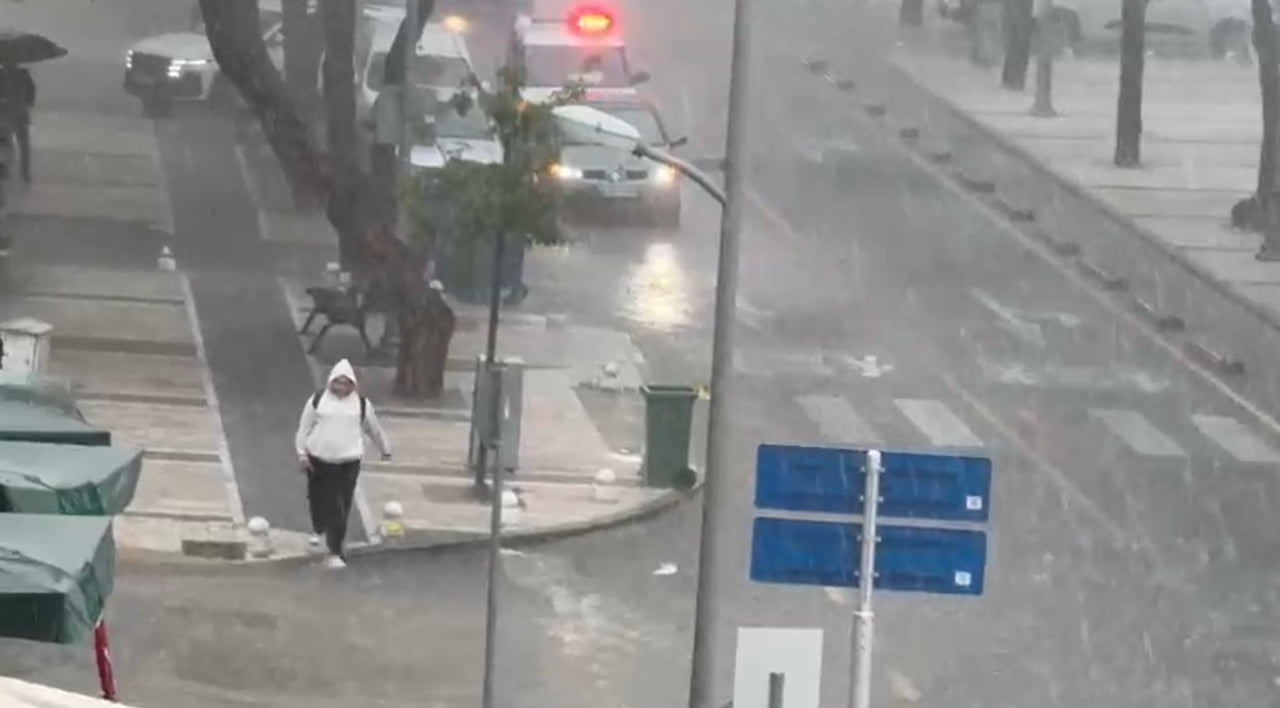 MUĞLA’DA KISA SÜRELİ ETKİLİ OLAN SAĞANAK YAĞIŞ VE ARDINDAN GELEN DOLU, GÜNLÜK YAŞAMI OLUMSUZ...