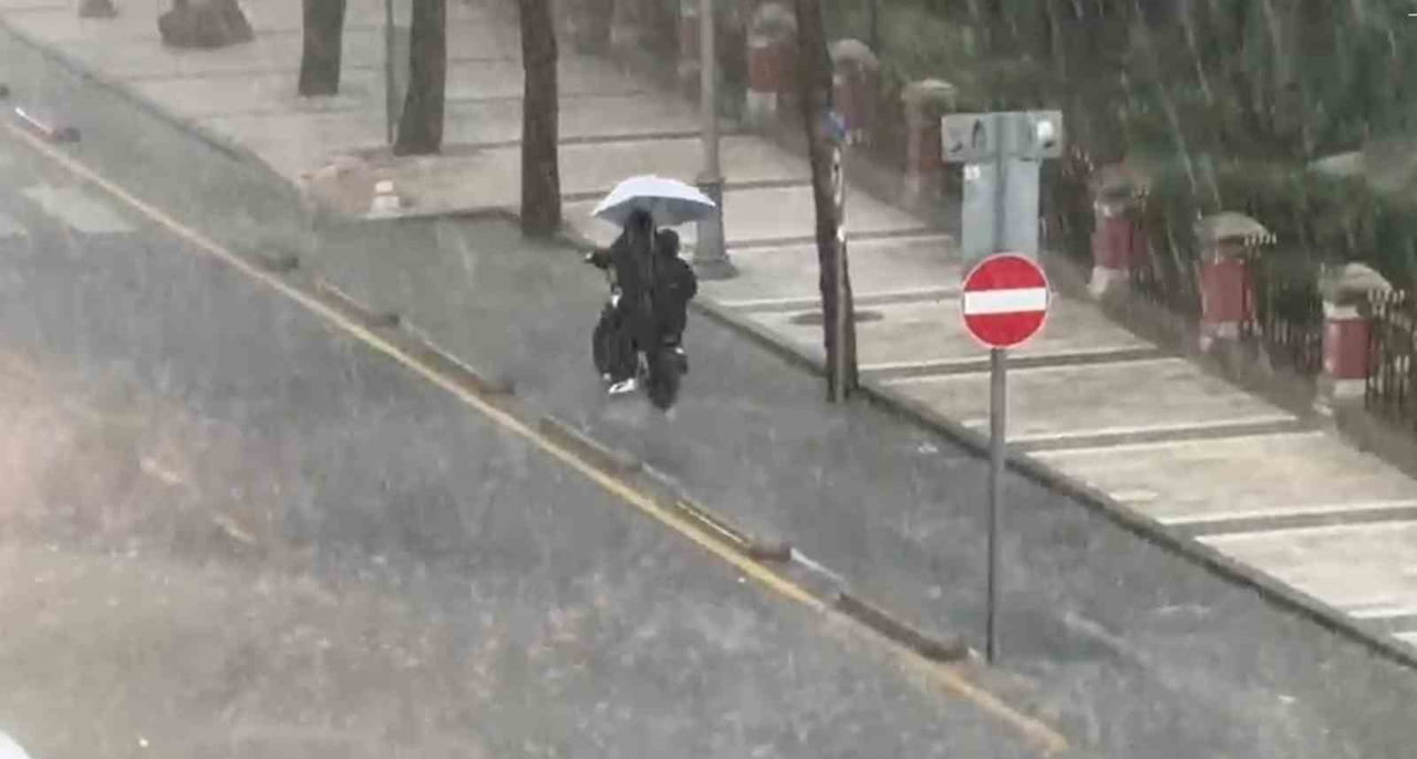 MUĞLA’DA KISA SÜRELİ ETKİLİ OLAN SAĞANAK YAĞIŞ VE ARDINDAN GELEN DOLU, GÜNLÜK YAŞAMI OLUMSUZ...