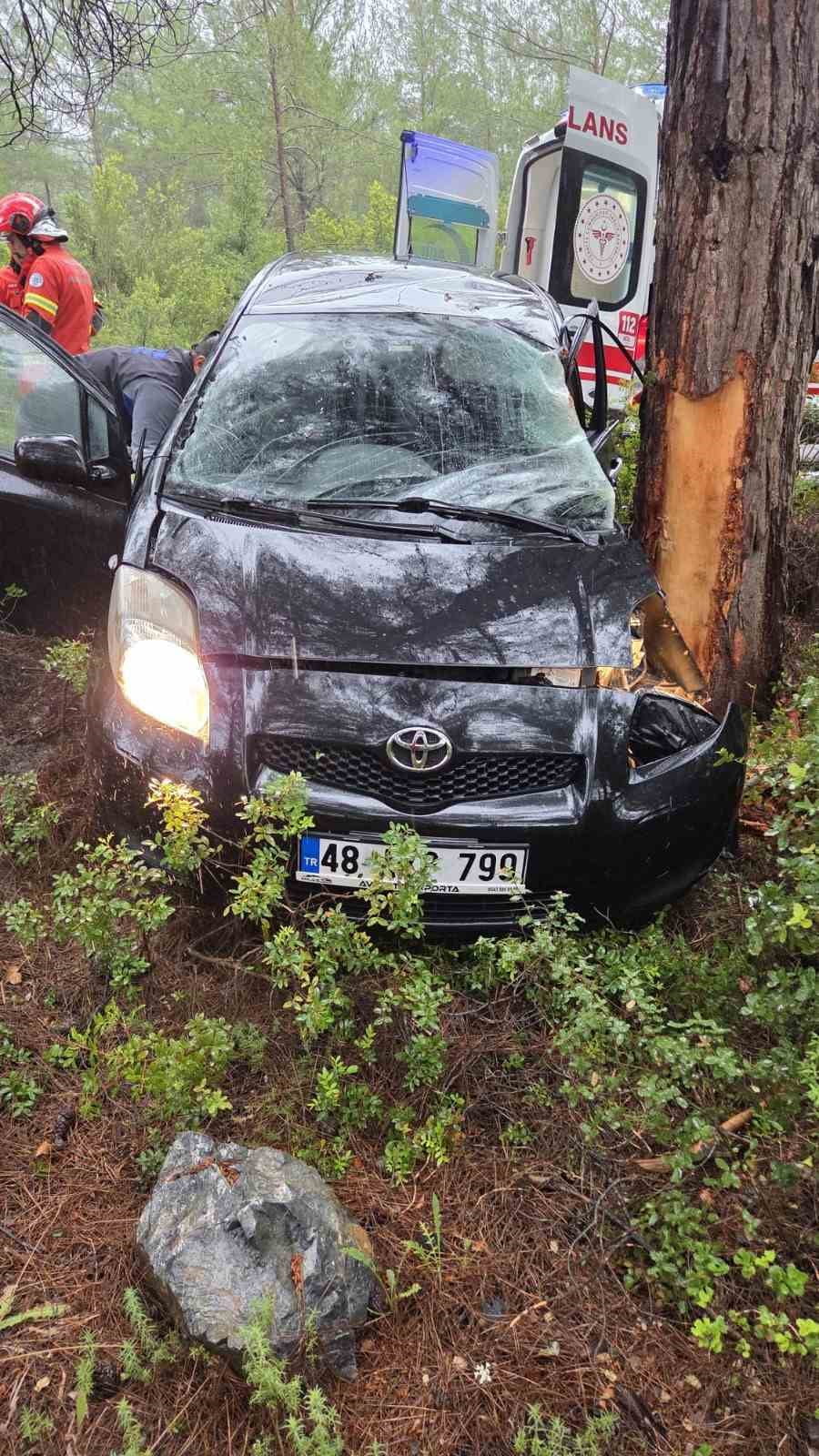 MUĞLA’NIN BODRUM İLÇESİNDE YOLDAN ÇIKAN OTOMOBİL ORMANLIK ALANA GİRDİĞİ KAZADA 1 KİŞİ...