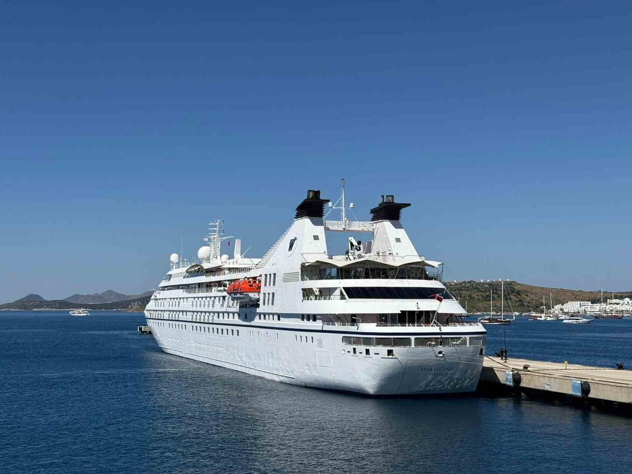 MUĞLA’NIN BODRUM İLÇESİNE GELEN STAR LEGEND ADLI YOLCU GEMİSİ, 274 YOLCU GETİRDİ.