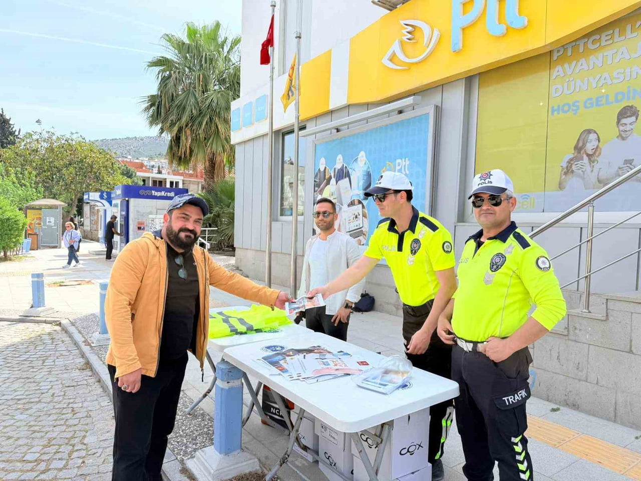 MUĞLA’NIN DATÇA İLÇESİNDE TRAFİK HAFTASI KAPSAMINDA DÜZENLENEN UYGULAMADA, KASKSIZ MOTOSİKLET...