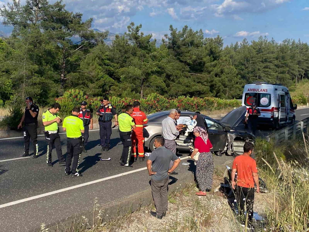 MUĞLA’NIN KÖYCEĞİZ İLÇESİNE BAĞLI DÖĞÜŞBELEN MAHALLESİ’NDE MEYDANA GELEN TRAFİK KAZASINDA, 3 KİŞİ...