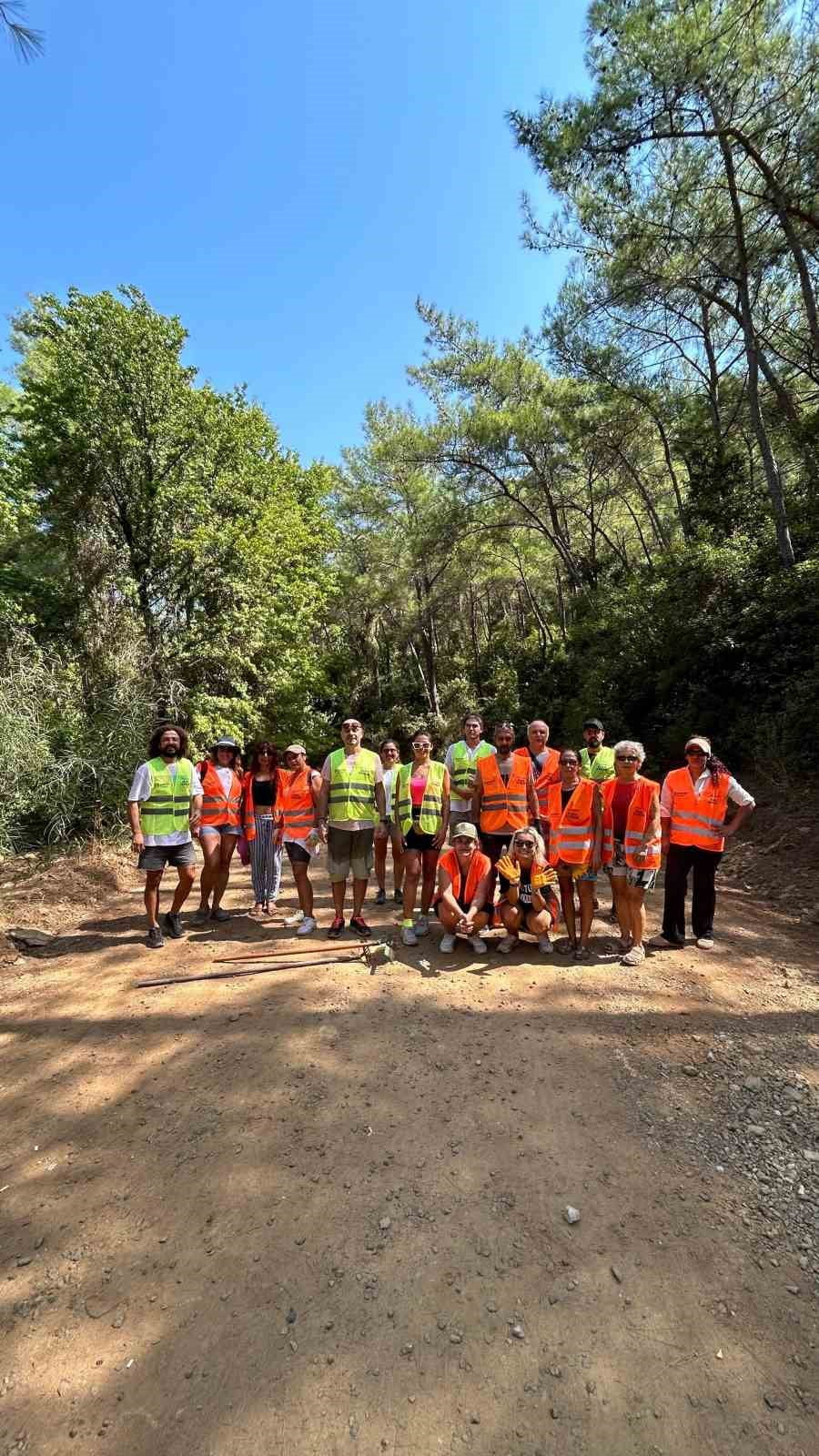 MUĞLA’NIN MARMARİS İLÇESİNDE FAALİYET GÖSTEREN, TAMAMI GÖNÜLLÜLERDEN OLUŞAN EKOTİM MARMARİS EKİBİ...