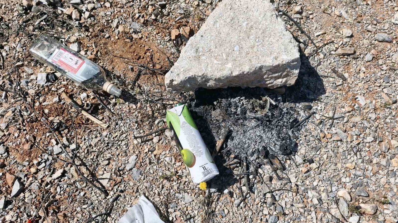 MUĞLA’NIN MENTEŞE İLÇESİNDE ÇEVRESİ ÇAM ORMANLARI İLE KAPLI BİR ALANDA SORUMSUZ VATANDAŞLAR...