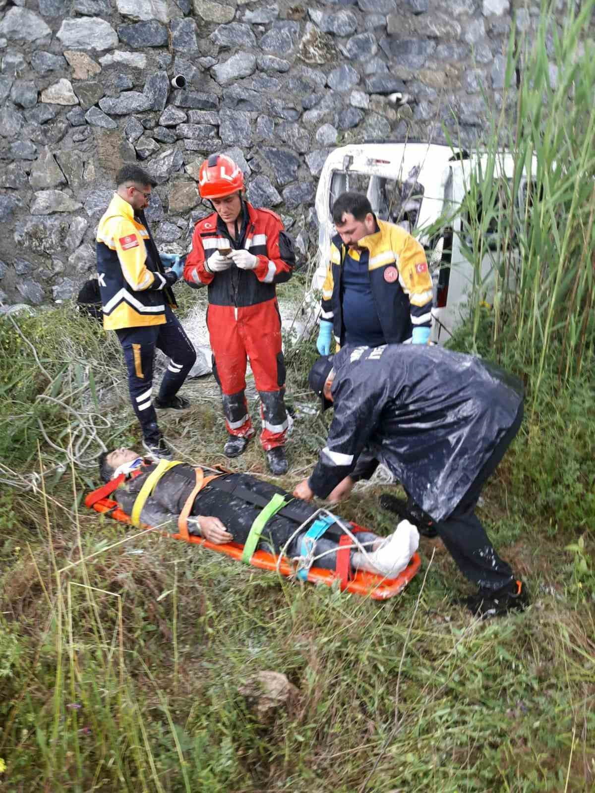 MUĞLA’NIN YATAĞAN-MİLAS KARAYOLUNDA MEYDANA GELEN TRAFİK KAZASINDA BİR ARAÇ YAKLAŞIK 5 METRELİK...
