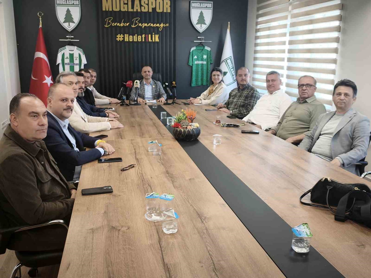 MUĞLASPOR KULÜP BAŞKANI MENAF KIYANÇ, YÖNETİM KURULU ÜYELERİYLE BİRLİKTE BASIN TOPLANTISI...