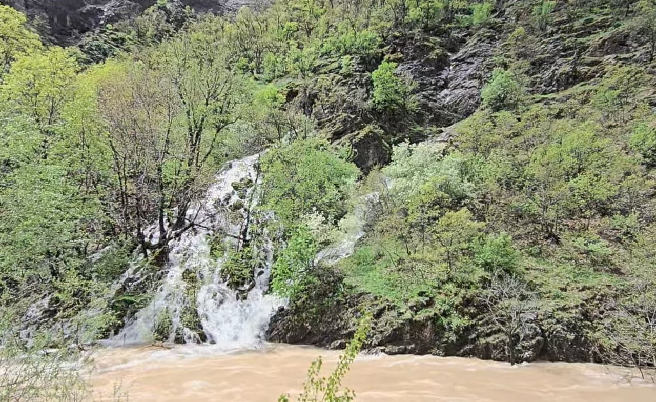 MUNZUR VADİSİ'NDE KARLARIN ERİMESİYLE BİRLİKTE DOĞAL ŞELALELER OLUŞTU.