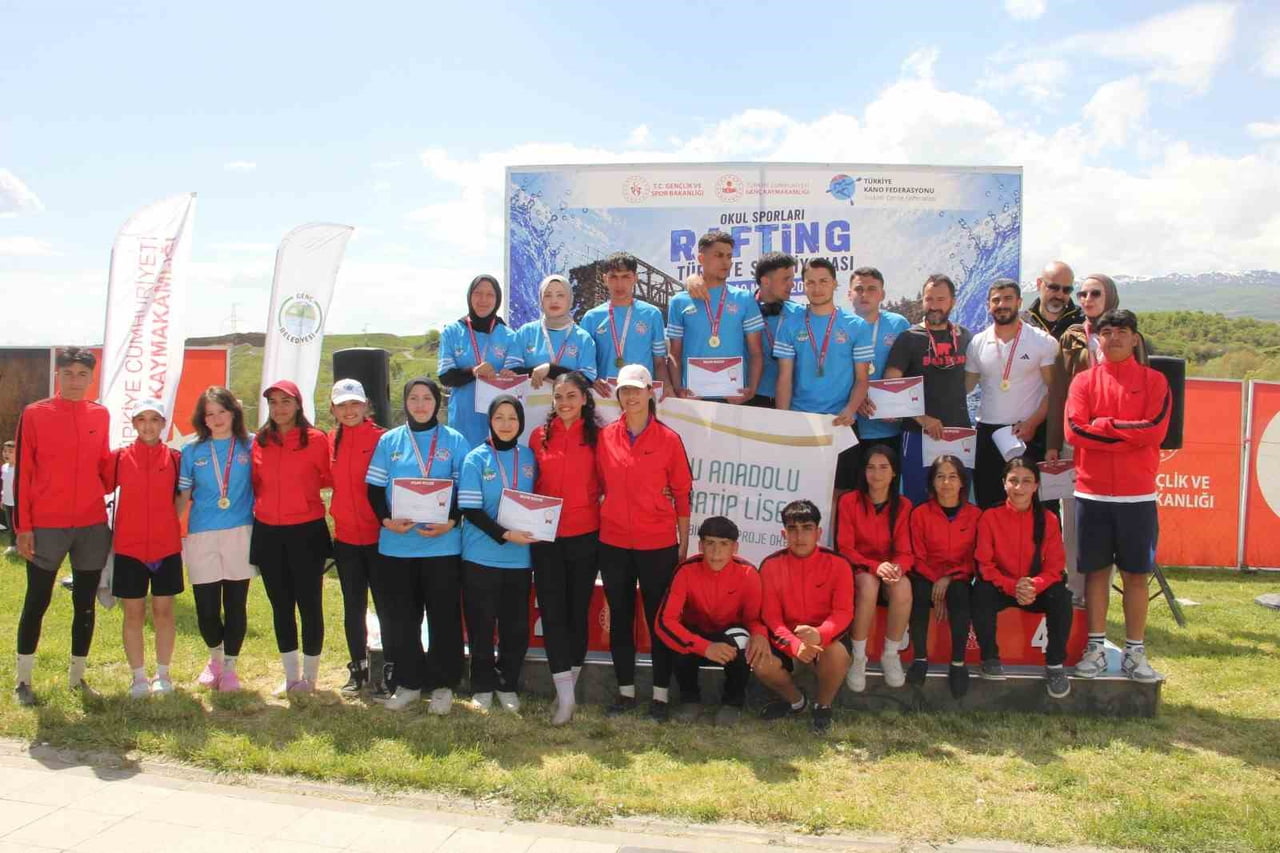 MURAT NEHRİ’NDE KANO HEYECANI SONA ERDİ:400 SPORCU KIYASIYA YARIŞTI