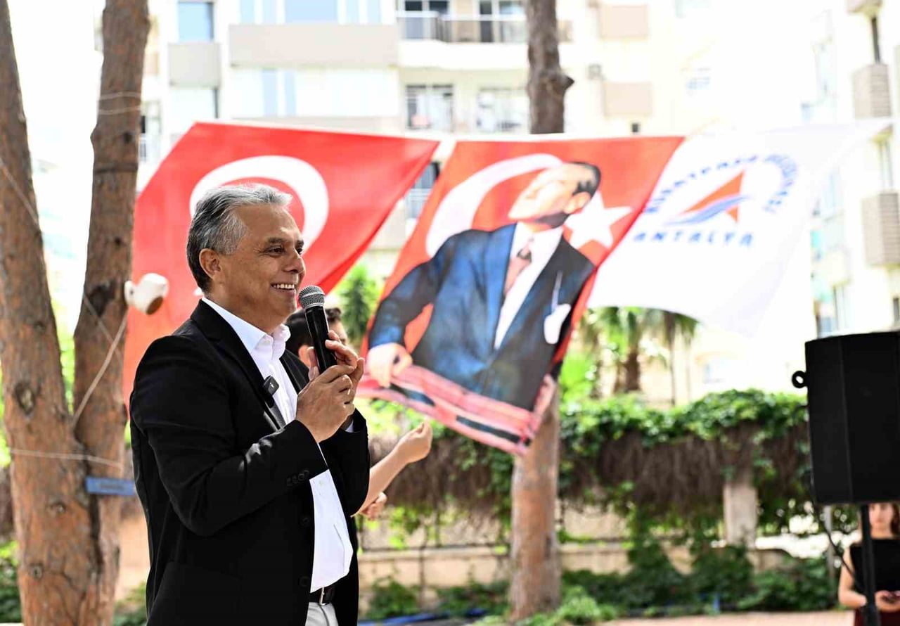 MURATPAŞA BELEDİYE BAŞKANI ÜMİT UYSAL,