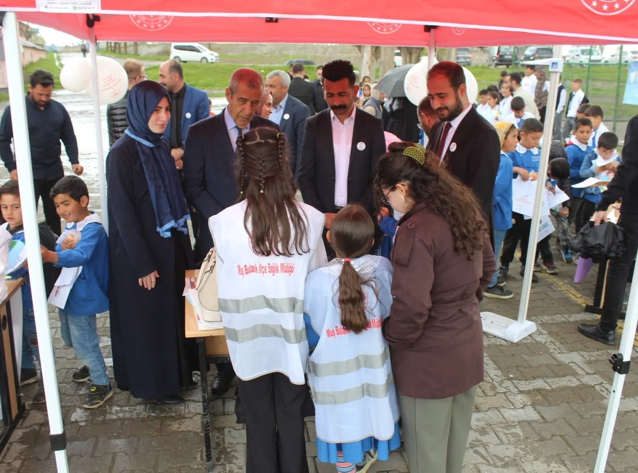 MUŞ'UN BULANIK İLÇESİNDEKİ KARAAĞIL İMAM HATİP ORTAOKULU TARAFINDAN YÜRÜTÜLEN "SAĞLIKLI ÇOCUK...