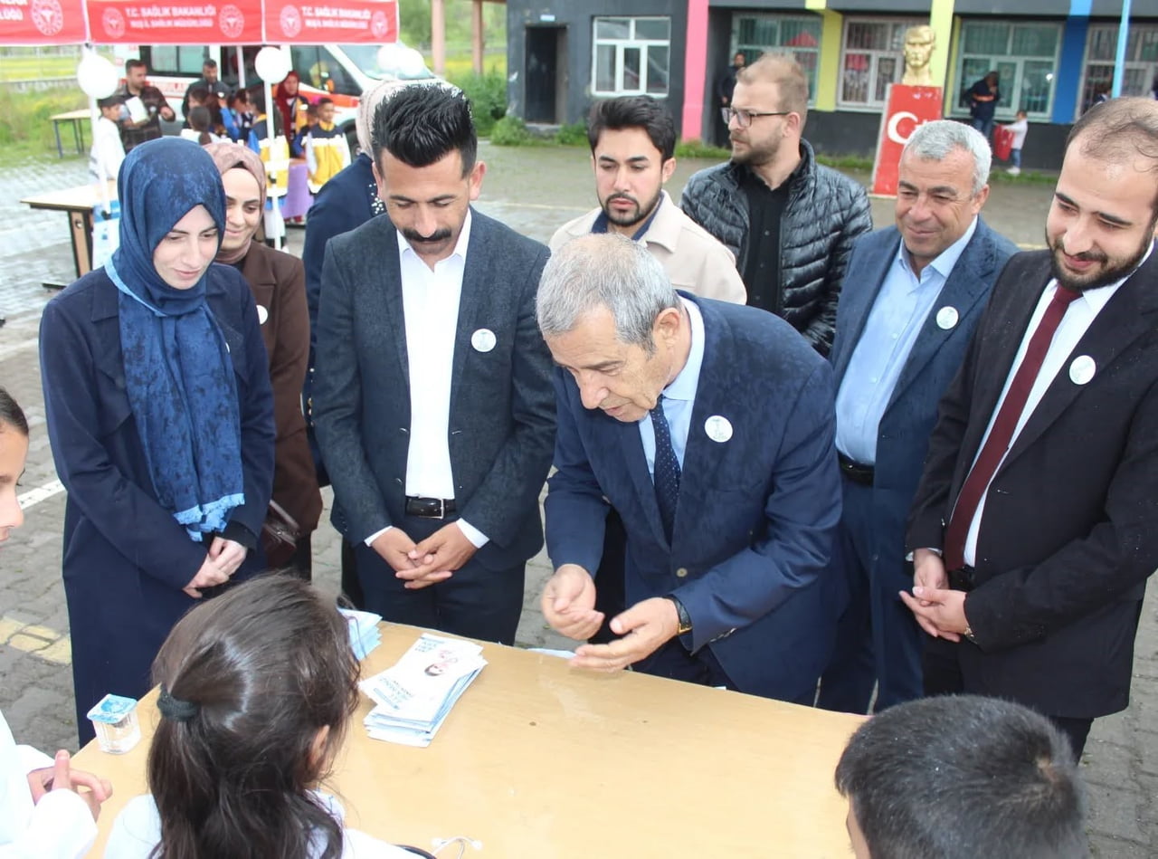 MUŞ'UN BULANIK İLÇESİNDEKİ KARAAĞIL İMAM HATİP ORTAOKULU TARAFINDAN YÜRÜTÜLEN "SAĞLIKLI ÇOCUK...