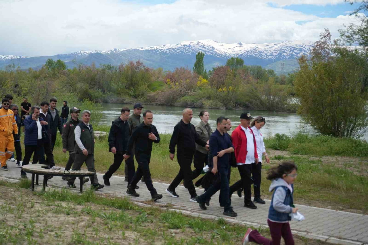 MUŞ’TA 19 MAYIS ATATÜRK’Ü ANMA, GENÇLİK VE SPOR BAYRAMI KAPSAMINDA "ORMAN BENİM" ETKİNLİĞİ VE DOĞA...