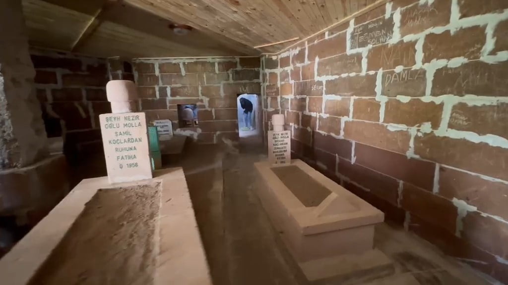 MUŞ’UN ÇATBAŞI KÖYÜ SINIRLARINDA BULUNAN ABDULVAHAP GAZİ TÜRBESİ, KURBAN BAYRAMI ÖNCESİ...