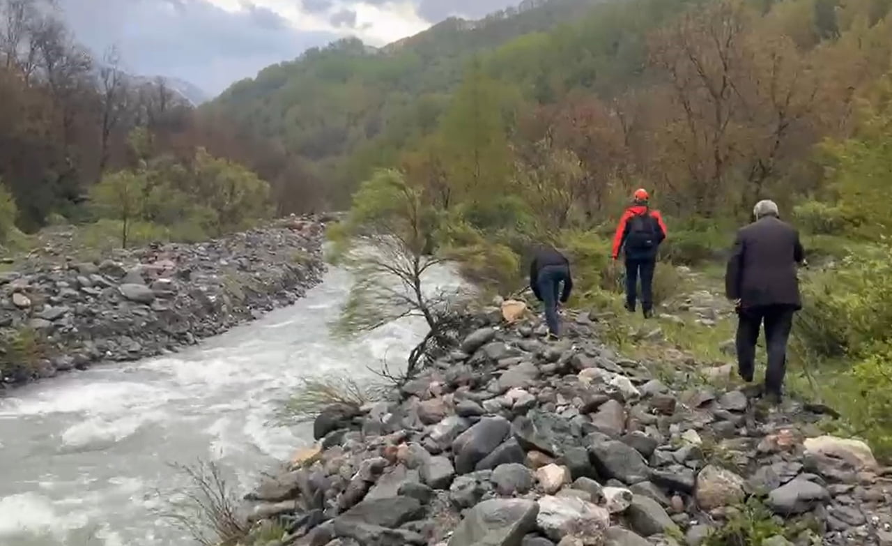MUŞ’UN CEVİZLİDERE KÖYÜ’NDE KÖPRÜDEN GEÇERKEN DENGESİNİ KAYBEDEREK DEREYE DÜŞEN 50 YAŞLARINDAKİ...